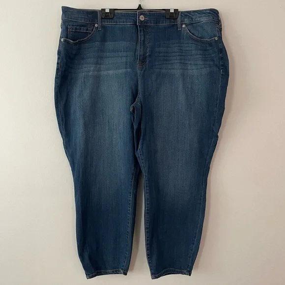 Torrid Girlfriend Jeans- Size 26R (bin 3M) - Picture 2 of 7